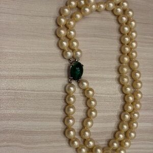 Vogue JLRY faux pear chocker with emerald green stone